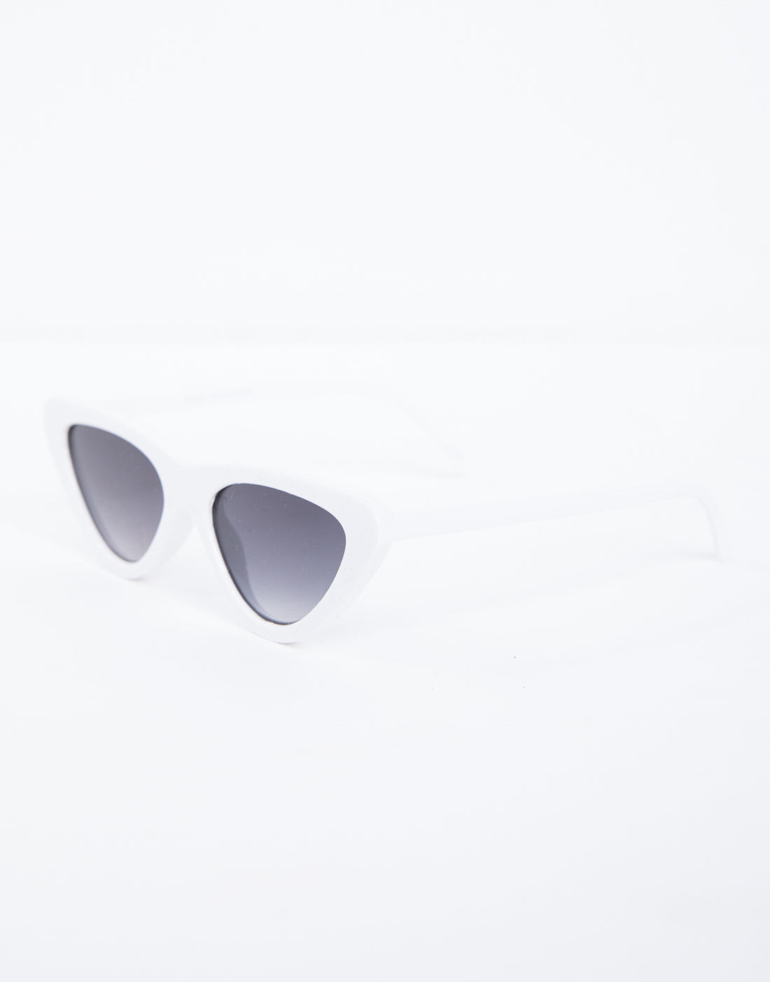 Center Of Attention Sunglasses Accessories White One Size -2020AVE