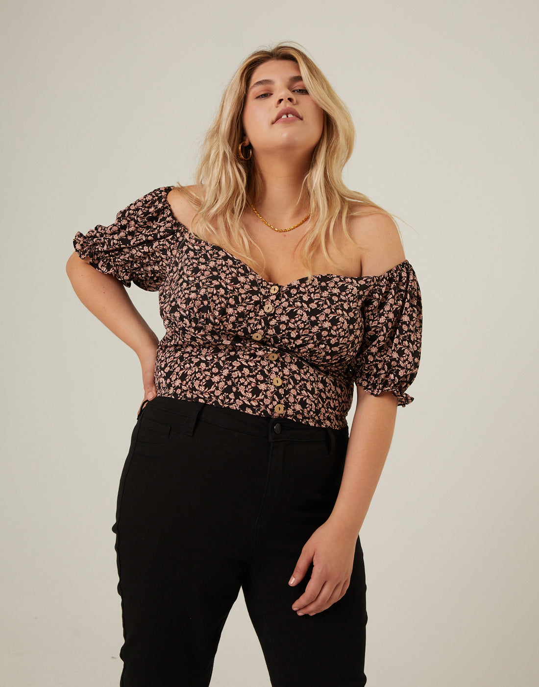 Plus Size Buttoned Floral Crop Top