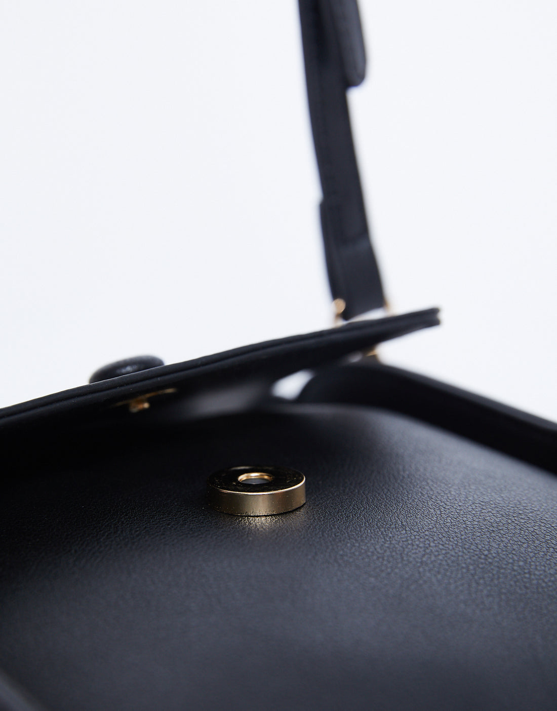 Liv Daily Crossbody Bag Accessories Black One Size -2020AVE